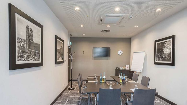 <b>Hilton Garden Inn Munich City West Meeting</b>. Images powered by <a href="https://iceportal.shijigroup.com/" title="IcePortal" target="_blank">IcePortal</a>.