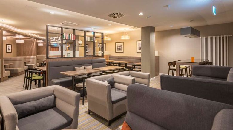 <b>Hampton by Hilton Munich City West Lobby</b>. Images powered by <a href="https://iceportal.shijigroup.com/" title="IcePortal" target="_blank">IcePortal</a>.