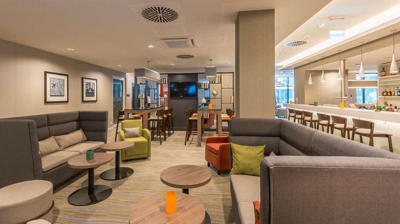 <b>Hampton by Hilton Munich City West Lobby</b>. Images powered by <a href="https://iceportal.shijigroup.com/" title="IcePortal" target="_blank">IcePortal</a>.