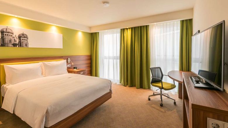 <b>Hampton by Hilton Munich City West Room</b>. Images powered by <a href="https://iceportal.shijigroup.com/" title="IcePortal" target="_blank">IcePortal</a>.