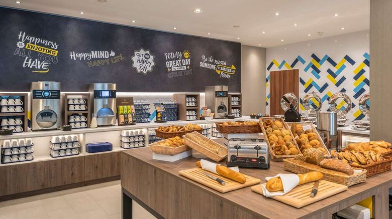 <b>Hampton by Hilton Munich City West Restaurant</b>. Images powered by <a href="https://iceportal.shijigroup.com/" title="IcePortal" target="_blank">IcePortal</a>.
