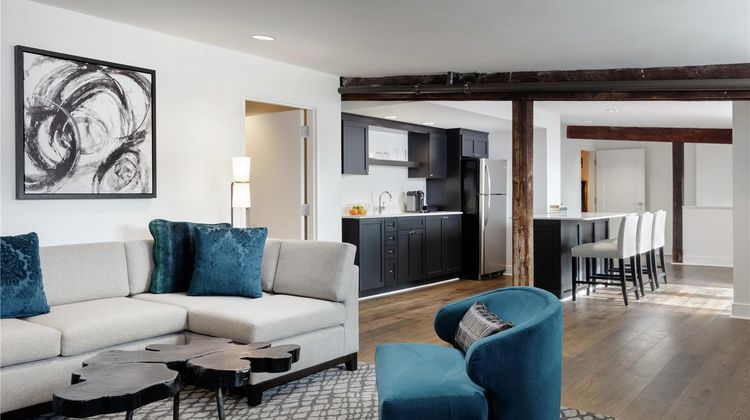 Foundry Hotel Asheville, Curio Coll Room