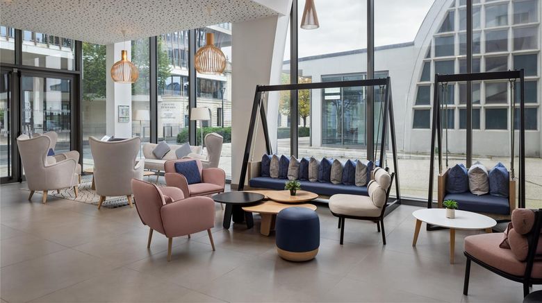 <b>Hilton Garden Inn Bordeaux Centre Lobby</b>. Images powered by <a href="https://iceportal.shijigroup.com/" title="IcePortal" target="_blank">IcePortal</a>.