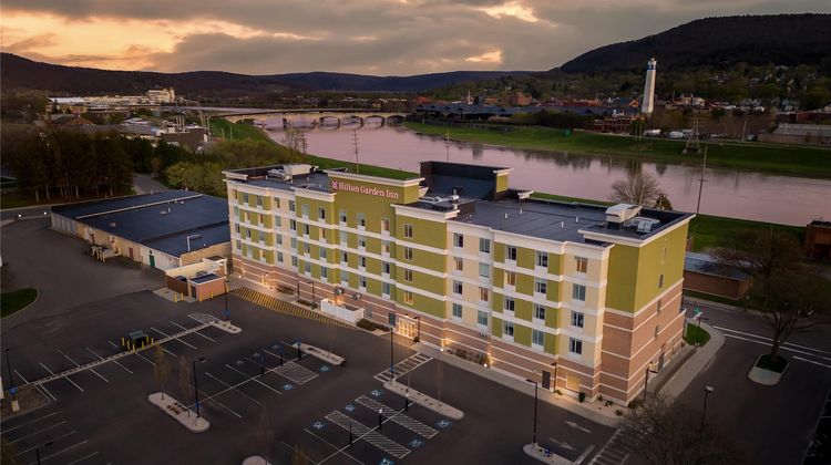 Hilton Garden Inn Corning Downtown Exterior