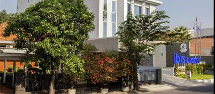 Ibis Budget Surabaya Diponegoro Exterior