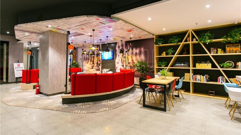 <b>Ibis Xi'an Lintong Huaqing Hot Hotel Exterior</b>. Images powered by <a href="https://iceportal.shijigroup.com/" title="IcePortal" target="_blank">IcePortal</a>.