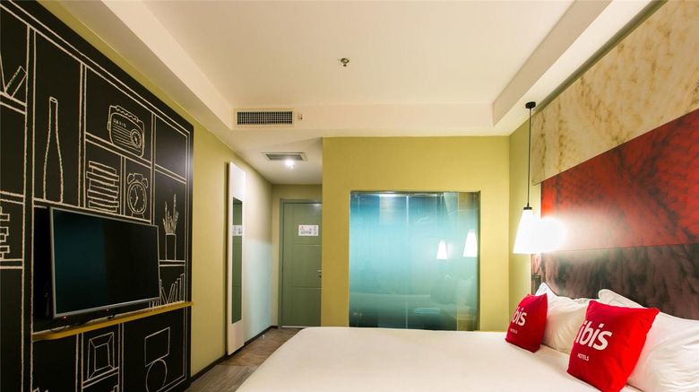 <b>Ibis Xi'an Lintong Huaqing Hot Hotel Room</b>. Images powered by <a href="https://iceportal.shijigroup.com/" title="IcePortal" target="_blank">IcePortal</a>.
