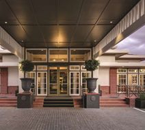 Hotel Kurrajong Canberra Exterior