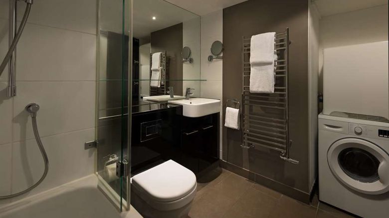 <b>Adina Apartment Htl Frankfurt Neue Oper Suite</b>. Images powered by <a href="https://iceportal.shijigroup.com/" title="IcePortal" target="_blank">IcePortal</a>.
