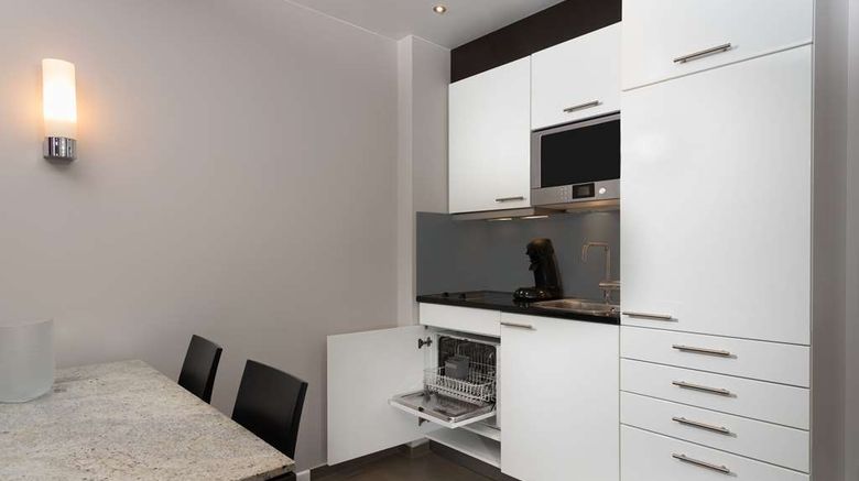 <b>Adina Apartment Htl Frankfurt Neue Oper Suite</b>. Images powered by <a href="https://iceportal.shijigroup.com/" title="IcePortal" target="_blank">IcePortal</a>.