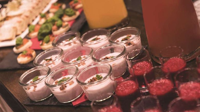 <b>Adina Apartment Hotel Hamburg Michel Restaurant</b>. Images powered by <a href="https://iceportal.shijigroup.com/" title="IcePortal" target="_blank">IcePortal</a>.