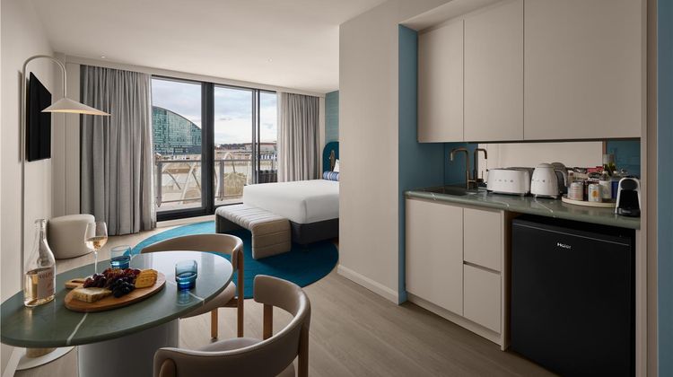 Adina Apartment Hotel Darling Harbour Suite