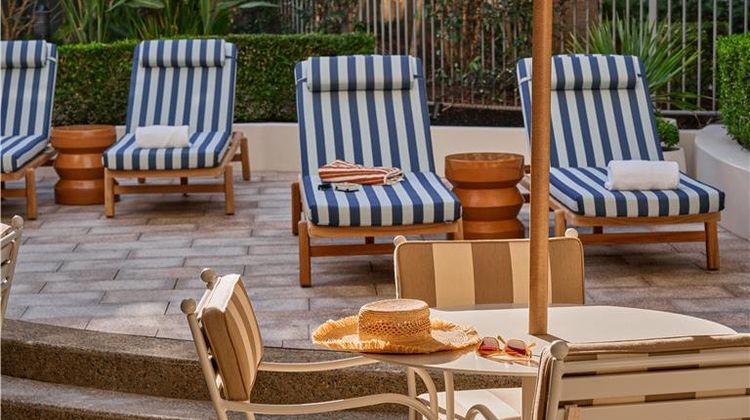 Adina Apartment Hotel Darling Harbour Pool
