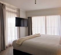 Adina Apartment Hotel Sydney Town Hall Room