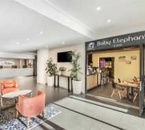 Adina Apartment Hotel Barrack Plaza Lobby