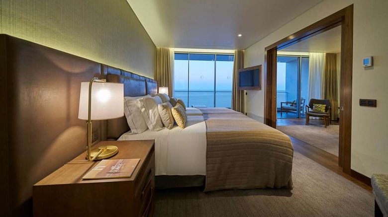 <b>Les Suites at the Cliff Bay Suite</b>. Images powered by <a href="https://iceportal.shijigroup.com/" title="IcePortal" target="_blank">IcePortal</a>.