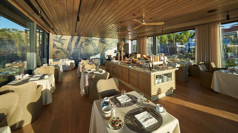 <b>Les Suites at the Cliff Bay Restaurant</b>. Images powered by <a href="https://iceportal.shijigroup.com/" title="IcePortal" target="_blank">IcePortal</a>.