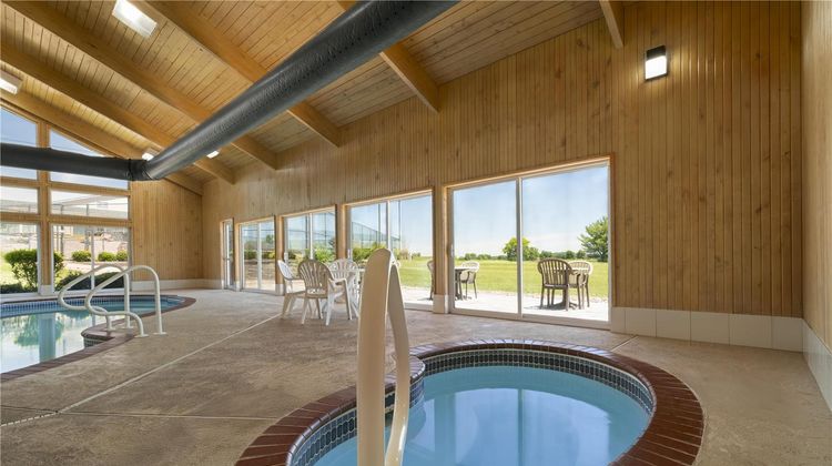 Crown Pointe Lodge, BW Signature Coll. Pool