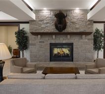 Crown Pointe Lodge, BW Signature Coll. Lobby