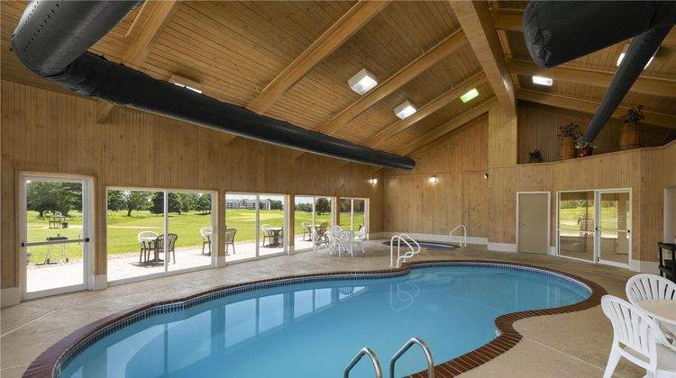 Crown Pointe Lodge, BW Signature Coll. Pool