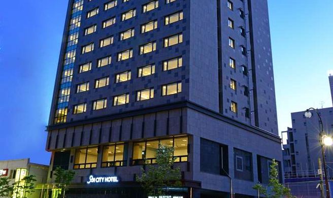 ON City Hotel Exterior