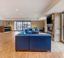 Comfort Inn & Suites Schenectady Lobby