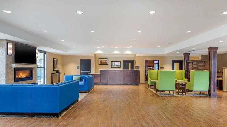 Comfort Inn & Suites Schenectady Lobby