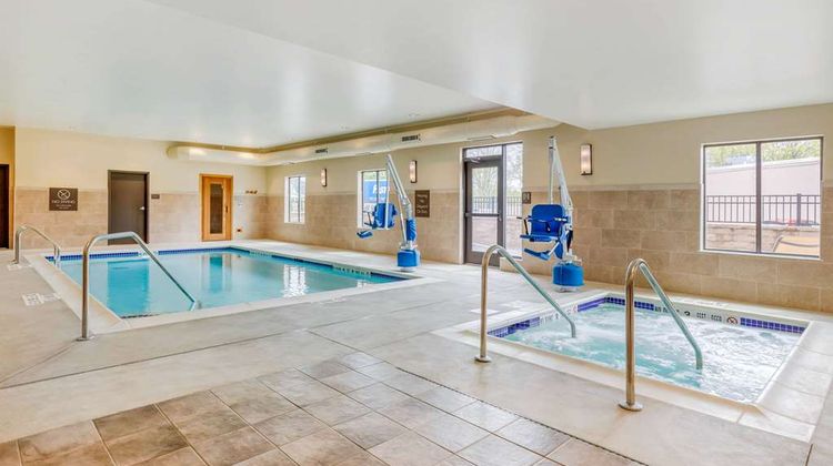 Comfort Inn & Suites Schenectady Pool