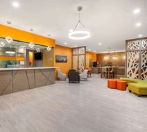 Baymont by Wyndham Houston Hobby Airport Lobby