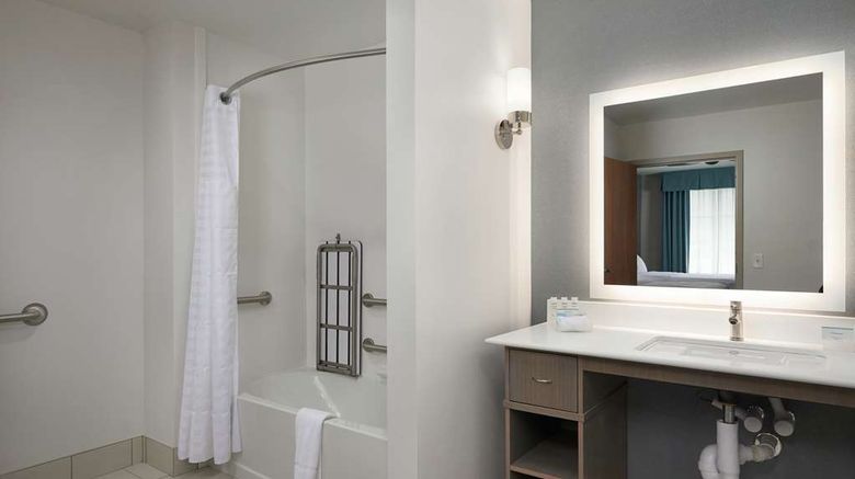 <b>Homewood Suites Cincinnati Midtown Room</b>. Images powered by <a href="https://iceportal.shijigroup.com/" title="IcePortal" target="_blank">IcePortal</a>.