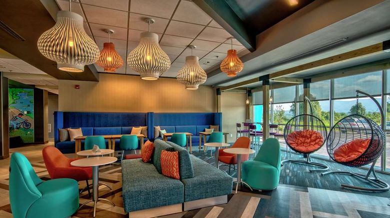 <b>Tru by Hilton Roanoke Hollins Lobby</b>. Images powered by <a href="https://iceportal.shijigroup.com/" title="IcePortal" target="_blank">IcePortal</a>.
