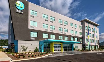 Tru by Hilton Roanoke Hollins