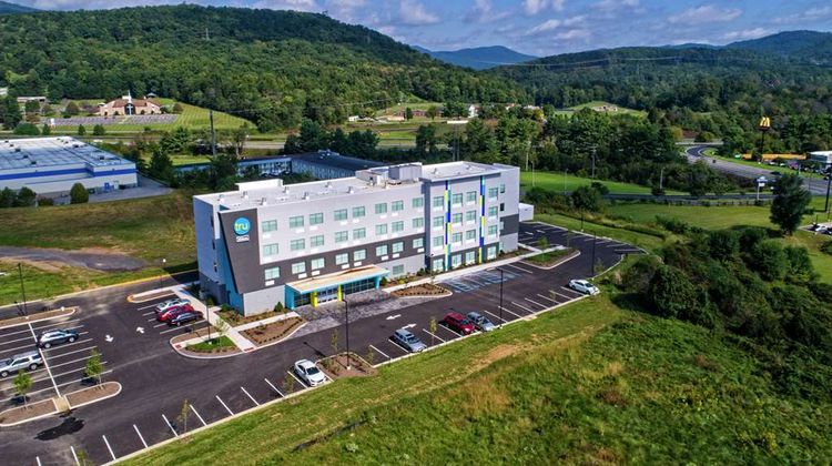 Tru by Hilton Roanoke Hollins Exterior