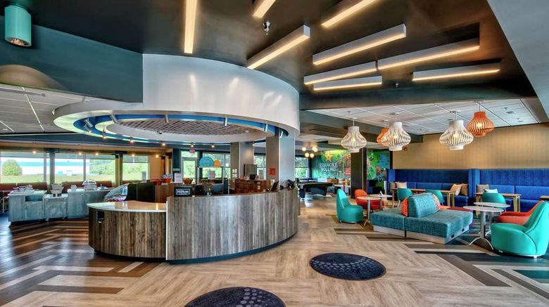 <b>Tru by Hilton Roanoke Hollins Lobby</b>. Images powered by <a href="https://iceportal.shijigroup.com/" title="IcePortal" target="_blank">IcePortal</a>.