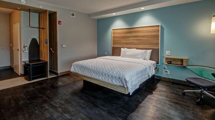 Tru by Hilton Roanoke Hollins Room