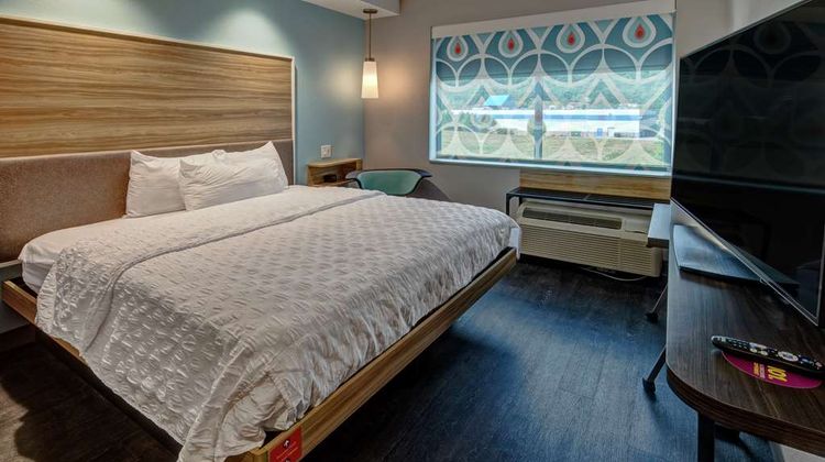 Tru by Hilton Roanoke Hollins Room