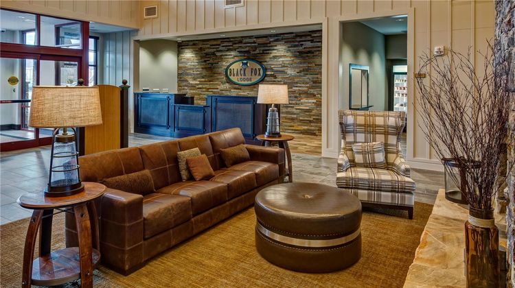 Black Fox Lodge Pigeon Forge, Tapestry Lobby