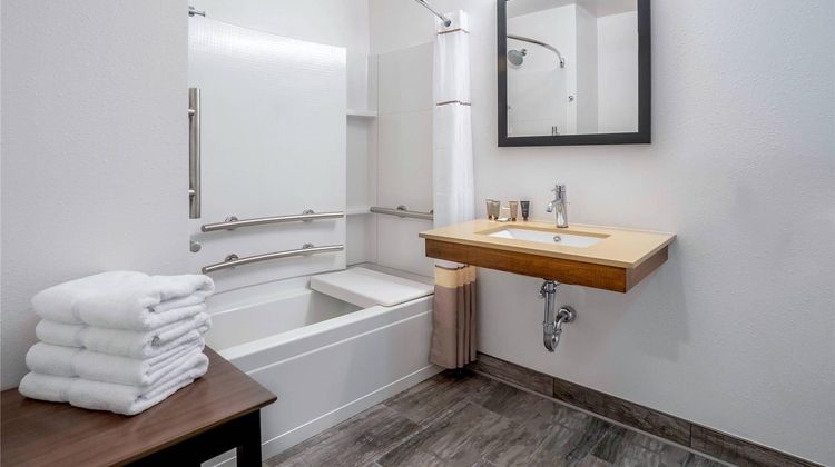 Riverview Inn & Suites, an Ascend Hotel Room