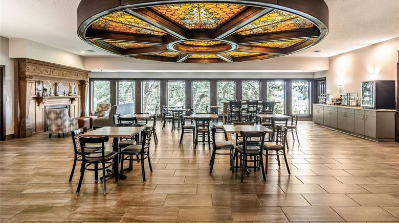 <b>Riverview Inn & Suites, an Ascend Hotel Restaurant</b>. Images powered by <a href="https://iceportal.shijigroup.com/" title="IcePortal" target="_blank">IcePortal</a>.