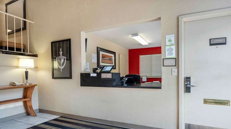 <b>MainStay Suites Indianapolis Northwest Lobby</b>. Images powered by <a href="https://iceportal.shijigroup.com/" title="IcePortal" target="_blank">IcePortal</a>.