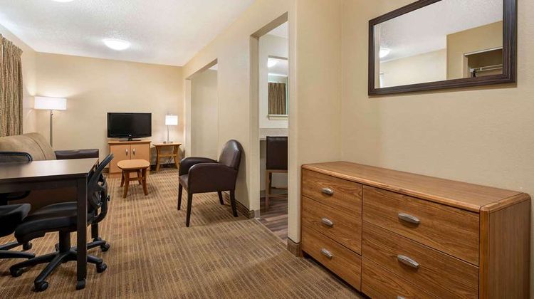 MainStay Suites Indianapolis Northwest Room