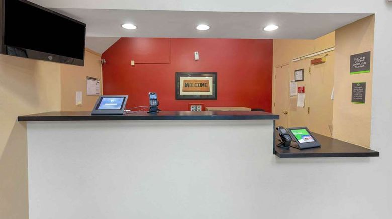 <b>Suburban Studios Cary RDU Airport Lobby</b>. Images powered by <a href="https://iceportal.shijigroup.com/" title="IcePortal" target="_blank">IcePortal</a>.
