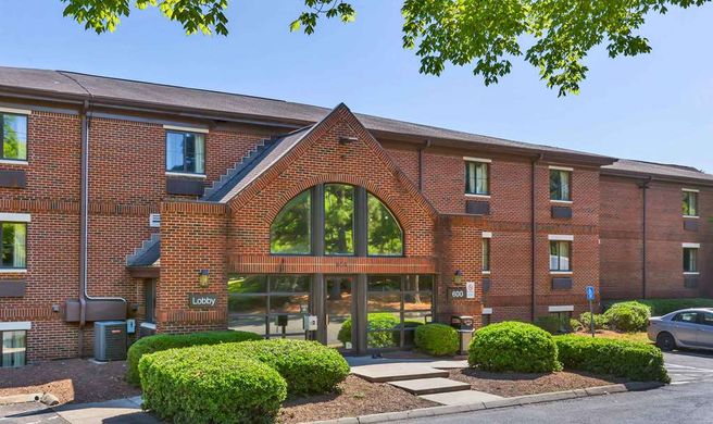 Suburban Studios Cary RDU Airport Exterior