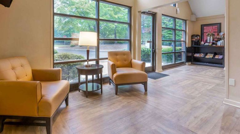 <b>Suburban Studios Cary RDU Airport Lobby</b>. Images powered by <a href="https://iceportal.shijigroup.com/" title="IcePortal" target="_blank">IcePortal</a>.