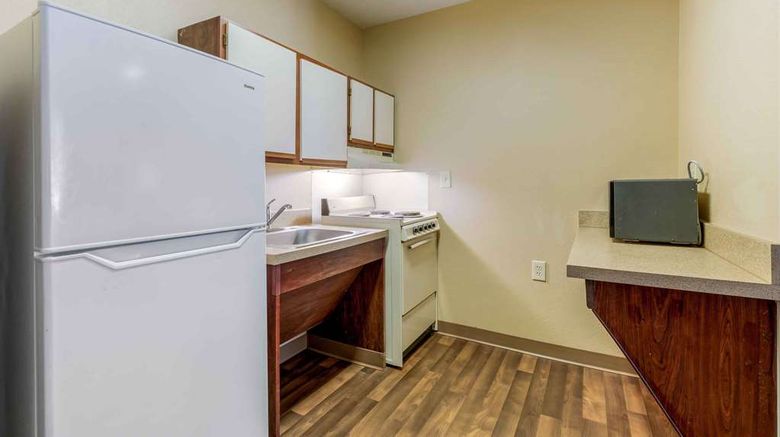<b>Extended Stay America Stes Charleston Room</b>. Images powered by <a href="https://iceportal.shijigroup.com/" title="IcePortal" target="_blank">IcePortal</a>.