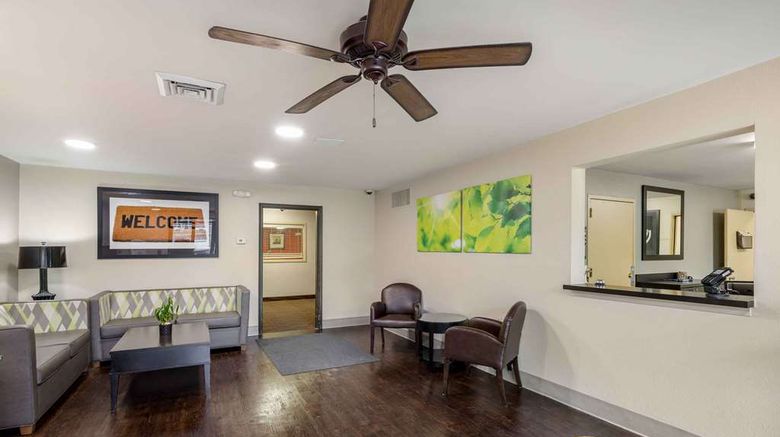 <b>Extended Stay America Suites Omaha West Lobby</b>. Images powered by <a href="https://iceportal.shijigroup.com/" title="IcePortal" target="_blank">IcePortal</a>.