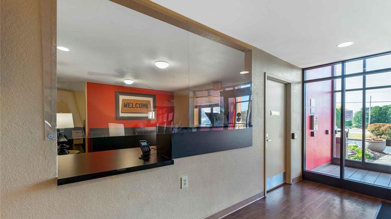 <b>Extended Stay America Suites Rockford Lobby</b>. Images powered by <a href="https://iceportal.shijigroup.com/" title="IcePortal" target="_blank">IcePortal</a>.