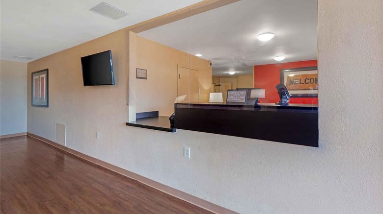 <b>Extended Stay America Suites Rockford Lobby</b>. Images powered by <a href="https://iceportal.shijigroup.com/" title="IcePortal" target="_blank">IcePortal</a>.