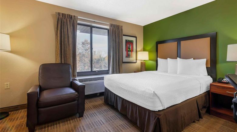 <b>Extended Stay America Suites Rockford Room</b>. Images powered by <a href="https://iceportal.shijigroup.com/" title="IcePortal" target="_blank">IcePortal</a>.