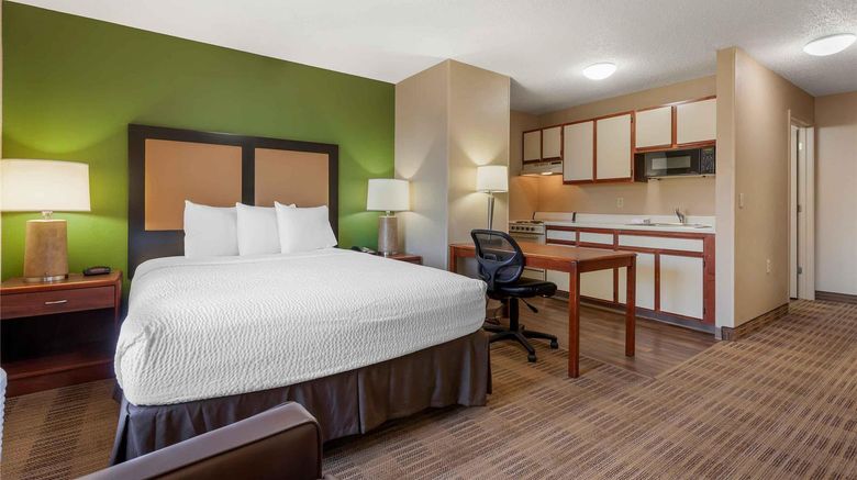 <b>Extended Stay America Suites Rockford Room</b>. Images powered by <a href="https://iceportal.shijigroup.com/" title="IcePortal" target="_blank">IcePortal</a>.